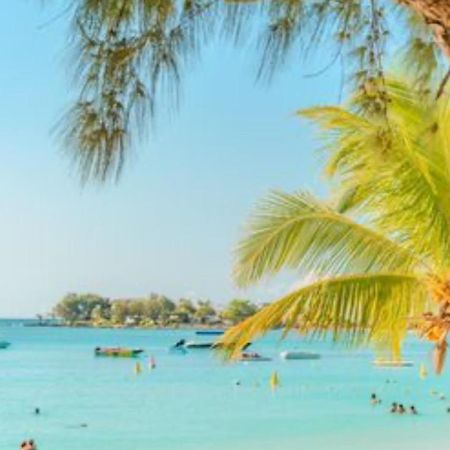 Pereybere Beach Paradise 4 Bedroom Apt Buitenkant foto