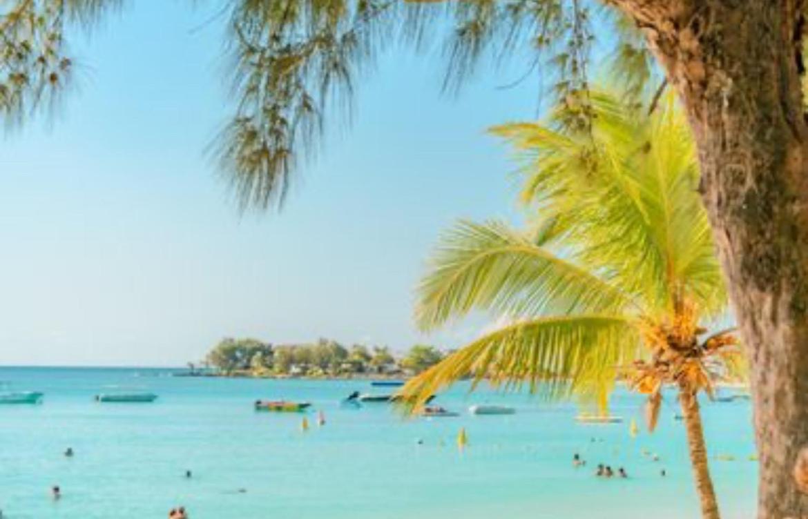Pereybere Beach Paradise 4 Bedroom Apt Buitenkant foto