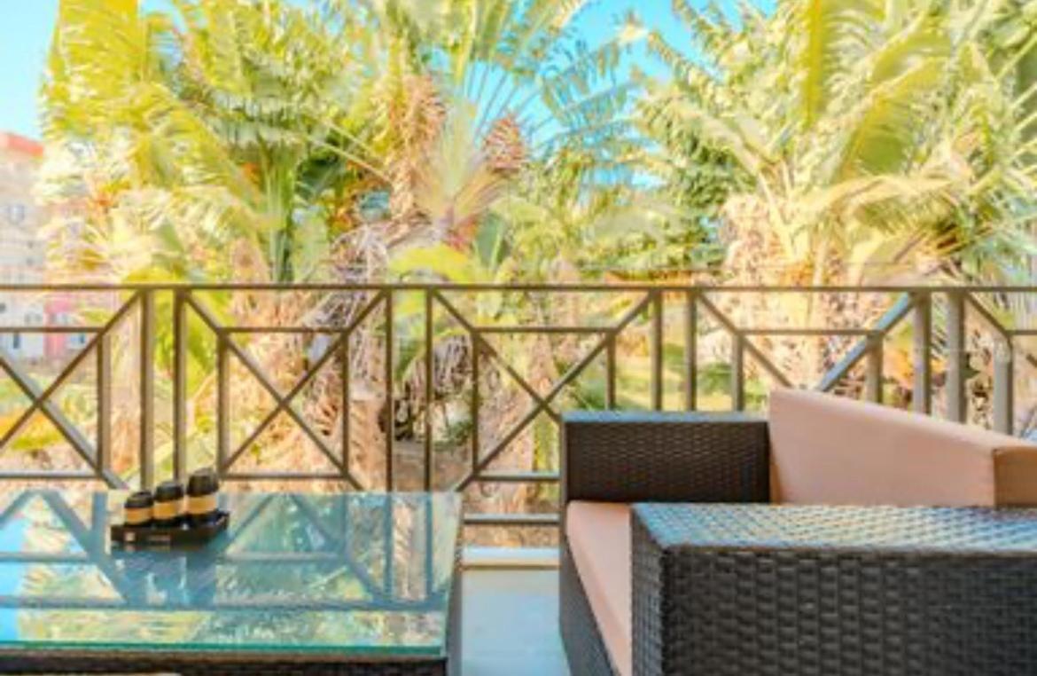 Pereybere Beach Paradise 4 Bedroom Apt Buitenkant foto