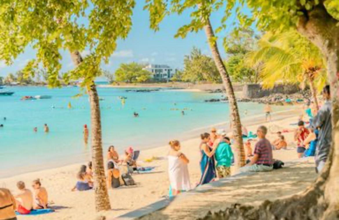 Pereybere Beach Paradise 4 Bedroom Apt Buitenkant foto
